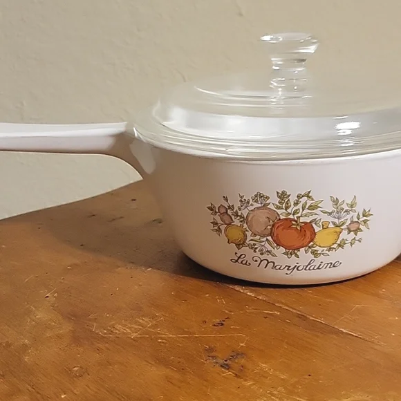 Vintage Corningware Spice of Life 1 pint and 1.5 pint saucepans with lid.